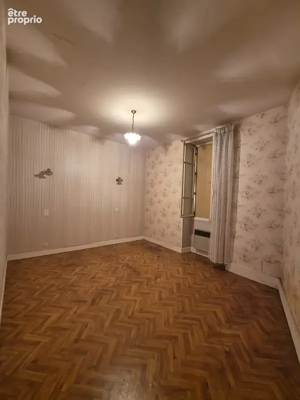 Indre (36) : maison de bourg à vendre 6 pièces de 156 m2 Véranda jardin clos et appartement supplémentaires ! - photo 7