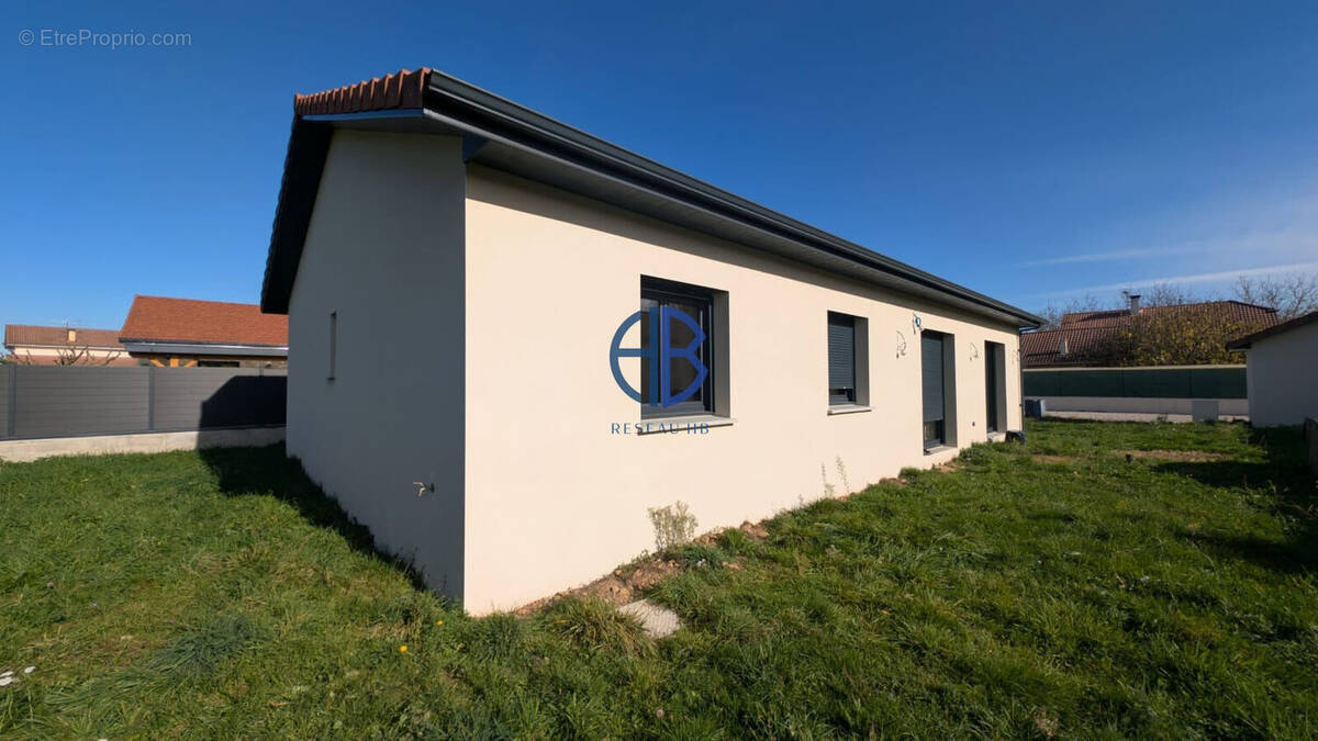 Maison à SAINT-SIMEON-DE-BRESSIEUX