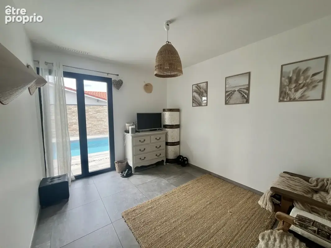 Coup de cœur   Élégante contemporaine de plain-pied avec piscine chauffée - photo 12