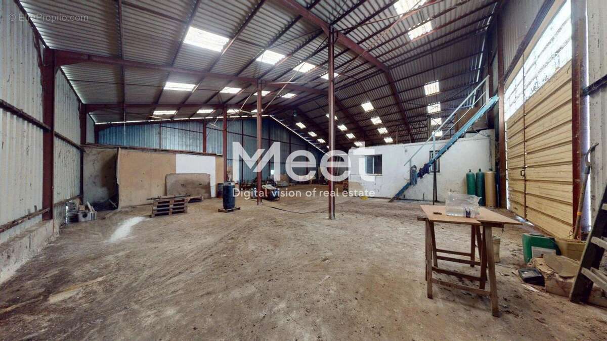 Commerce à EPINEAU-LES-VOVES