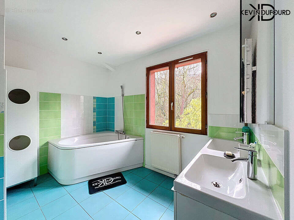 Maison à SAINT-ETIENNE-DE-FONTBELLON