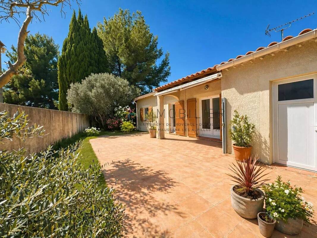 Maison à FONTVIEILLE