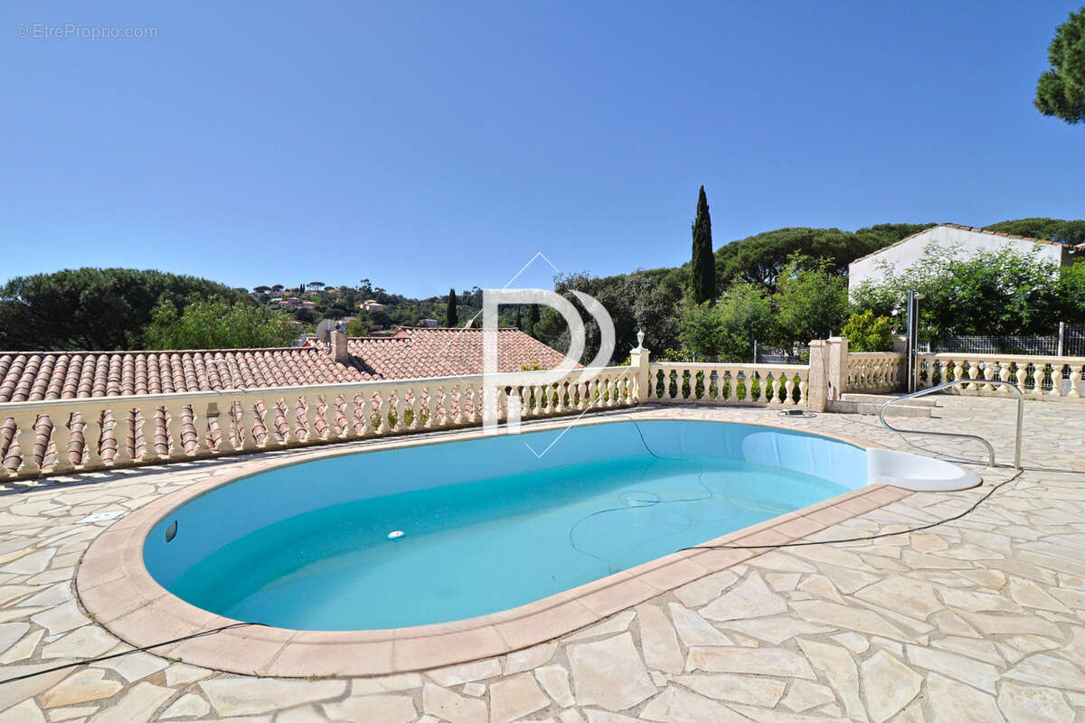 Maison à ROQUEBRUNE-SUR-ARGENS