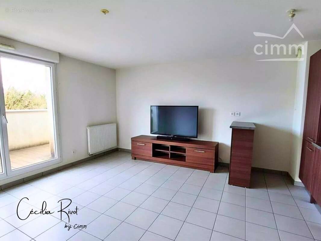 T2 avec Balcon, ascenseur  et 2 places de parkingà Artigues - photo 2