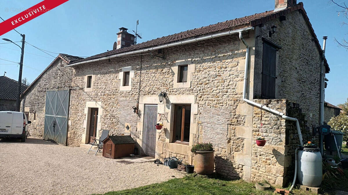Maison à COUHE