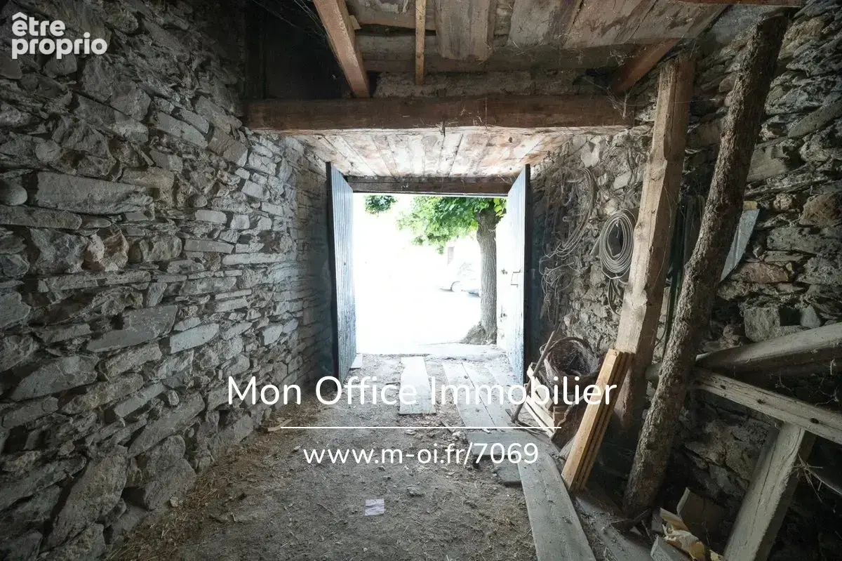 Référence : 7069-MTE - Maison 220 m² à rénover - centre village - photo 9