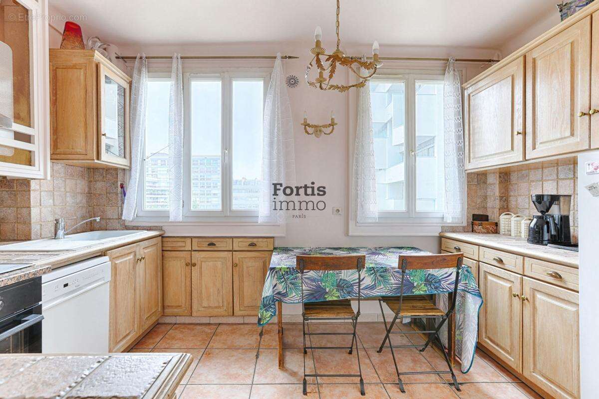 Paris 15 - rue vaugirard - f7 / 4 chambres  2 balcons - photo 6