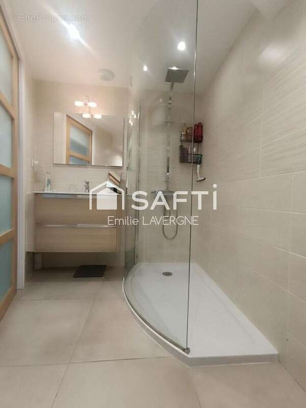 Maison 117 m² à Saint-Denis-La-Chevasse  - photo 6