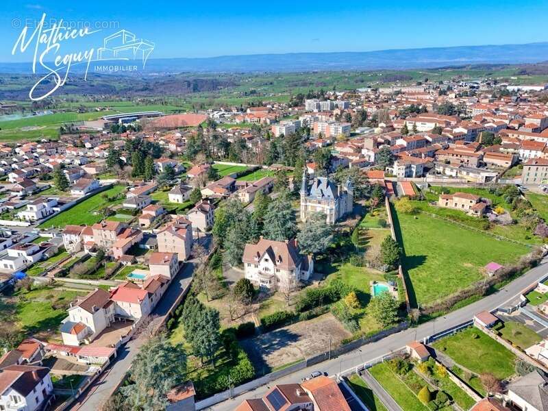 Maison à CHAZELLES-SUR-LYON