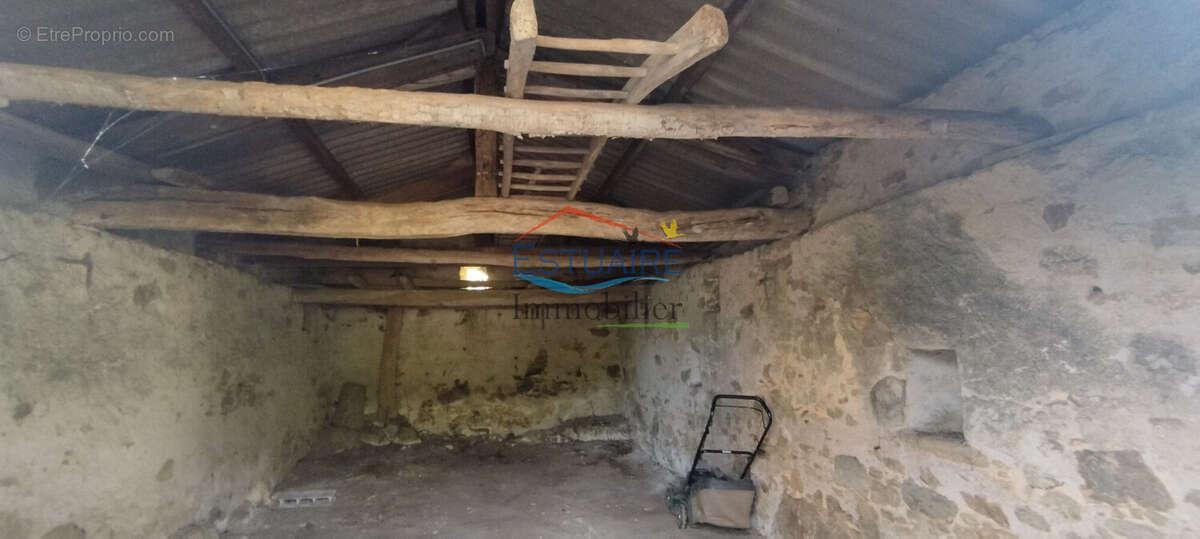 Maison 110 m² à Saint-Etienne-De-Montluc  - photo 9