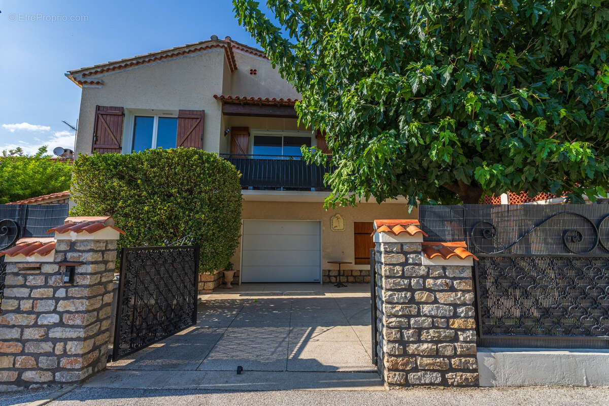 Maison à SOLLIES-TOUCAS