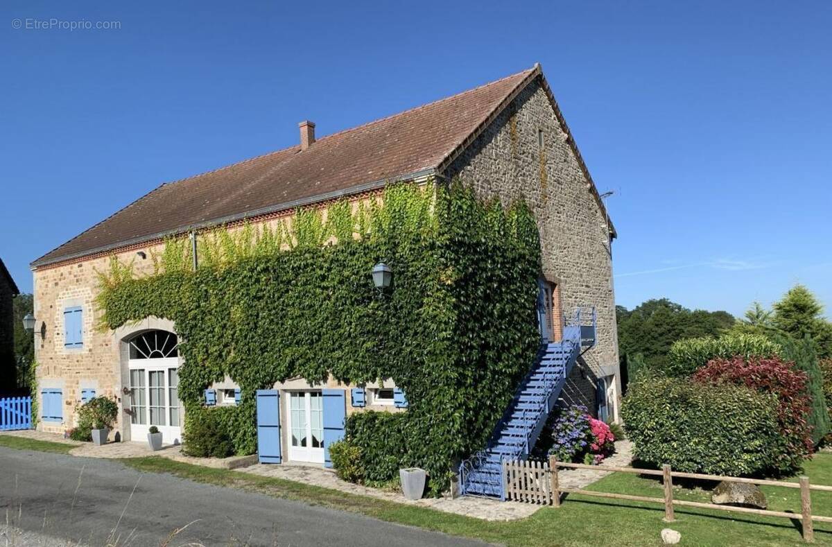 Maison à JOUILLAT