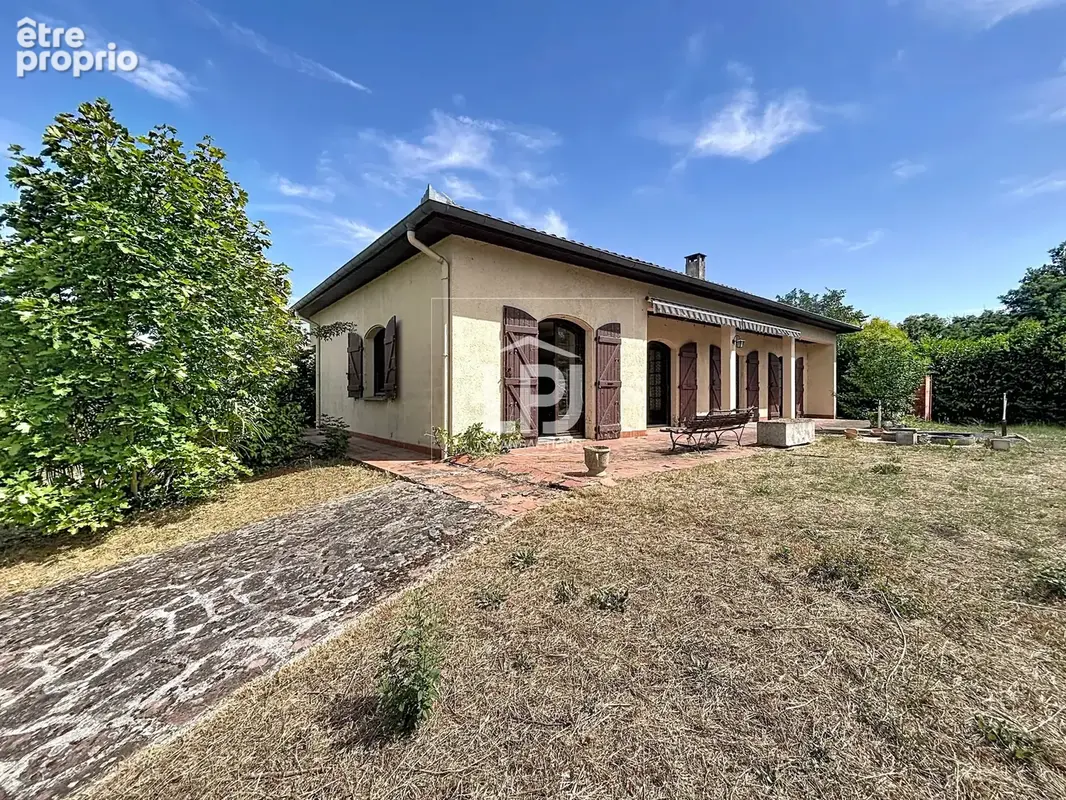 Maison individuelle - 5 pièces - 151 m² sur une parcelle arborée de près de 2700 m² côté village - photo 2