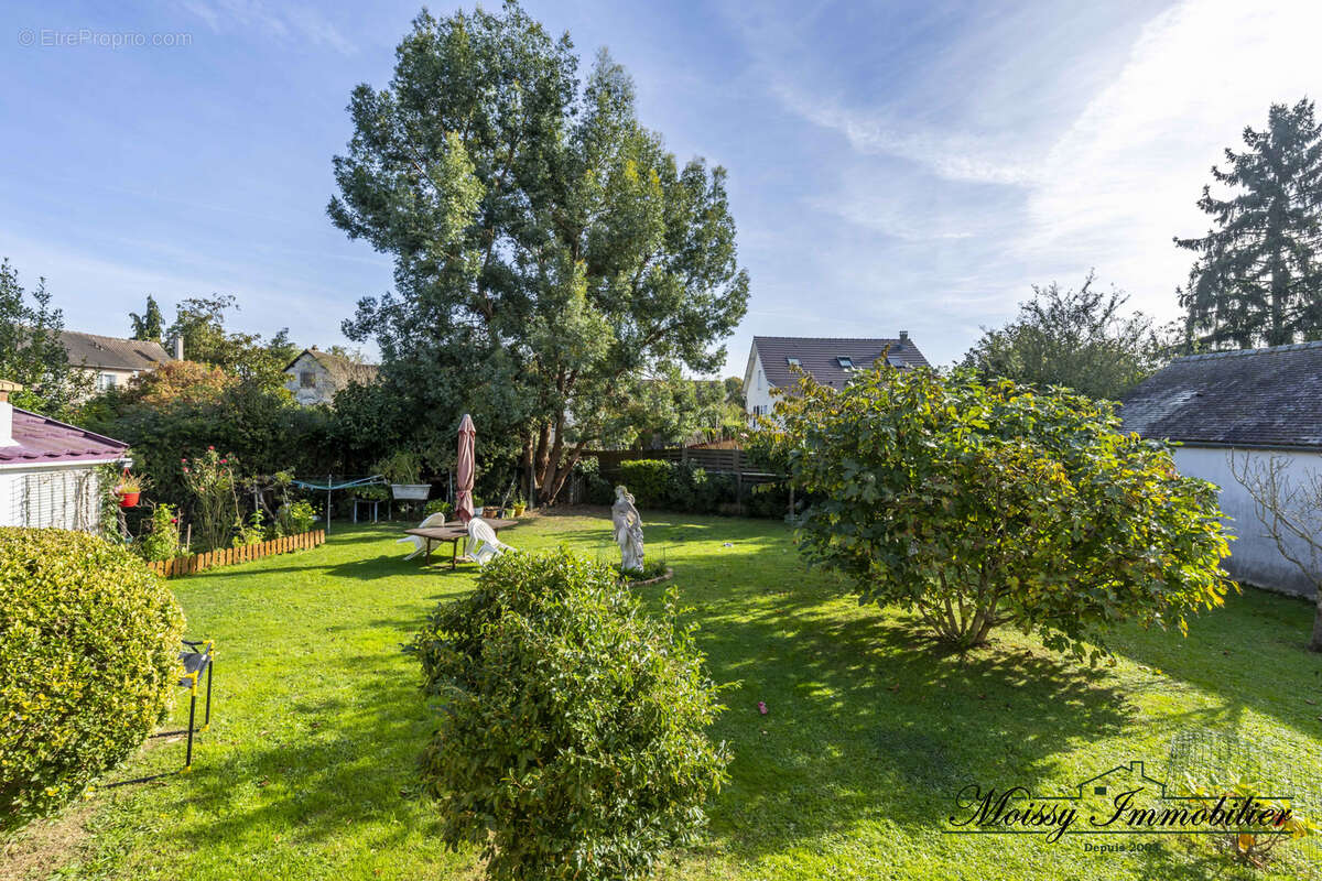 Maison à MOISSY-CRAMAYEL
