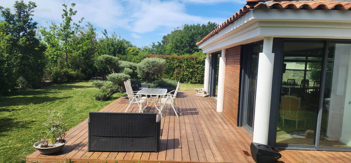 Superbe villa 5 pièces avec vue imprenable sur le golf  10mn du centre  Aix-en-Provence - piscine - photo 4