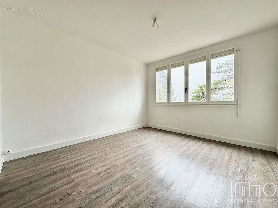 Appartement à NEUVILLE-SUR-SAONE