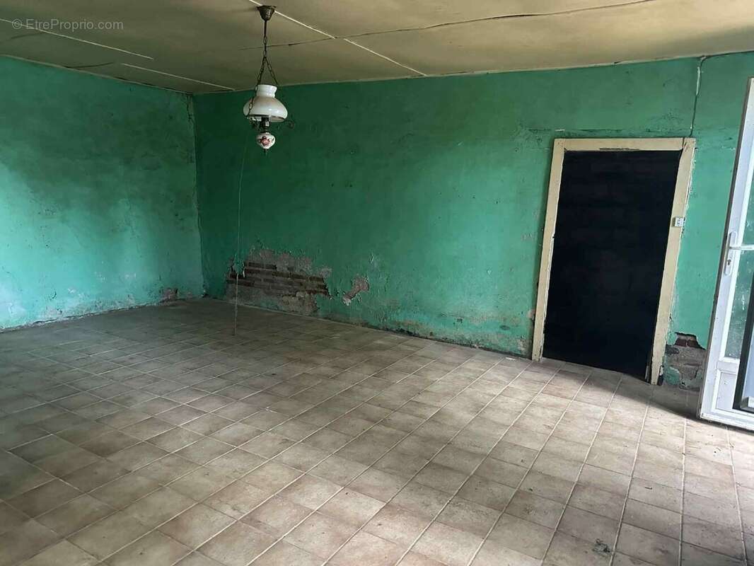 Maison à SAINT-LAMBERT-DU-LATTAY