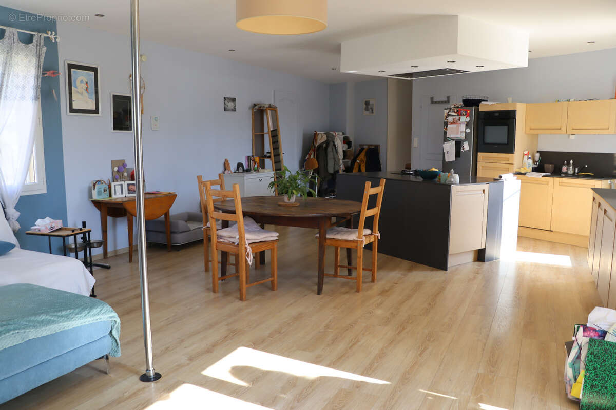 Maison à SAINT-SATURNIN-LES-APT