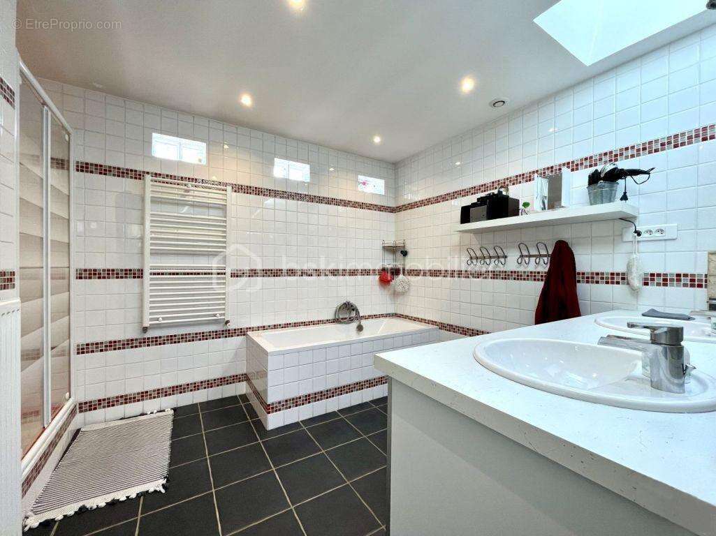 Maison à LIMEIL-BREVANNES