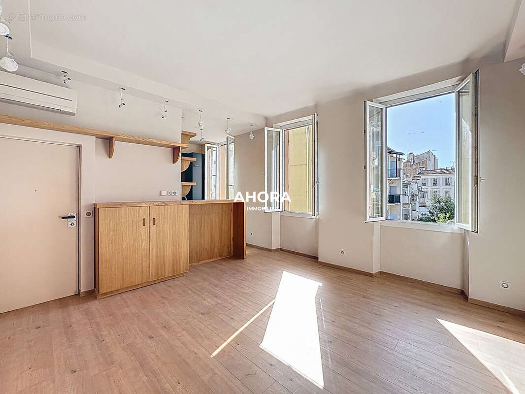 Appartement à MARSEILLE-6E