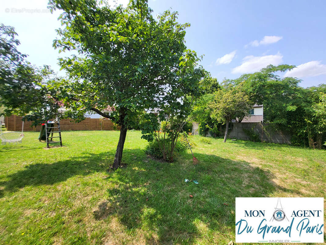 Terrain à BURES-SUR-YVETTE