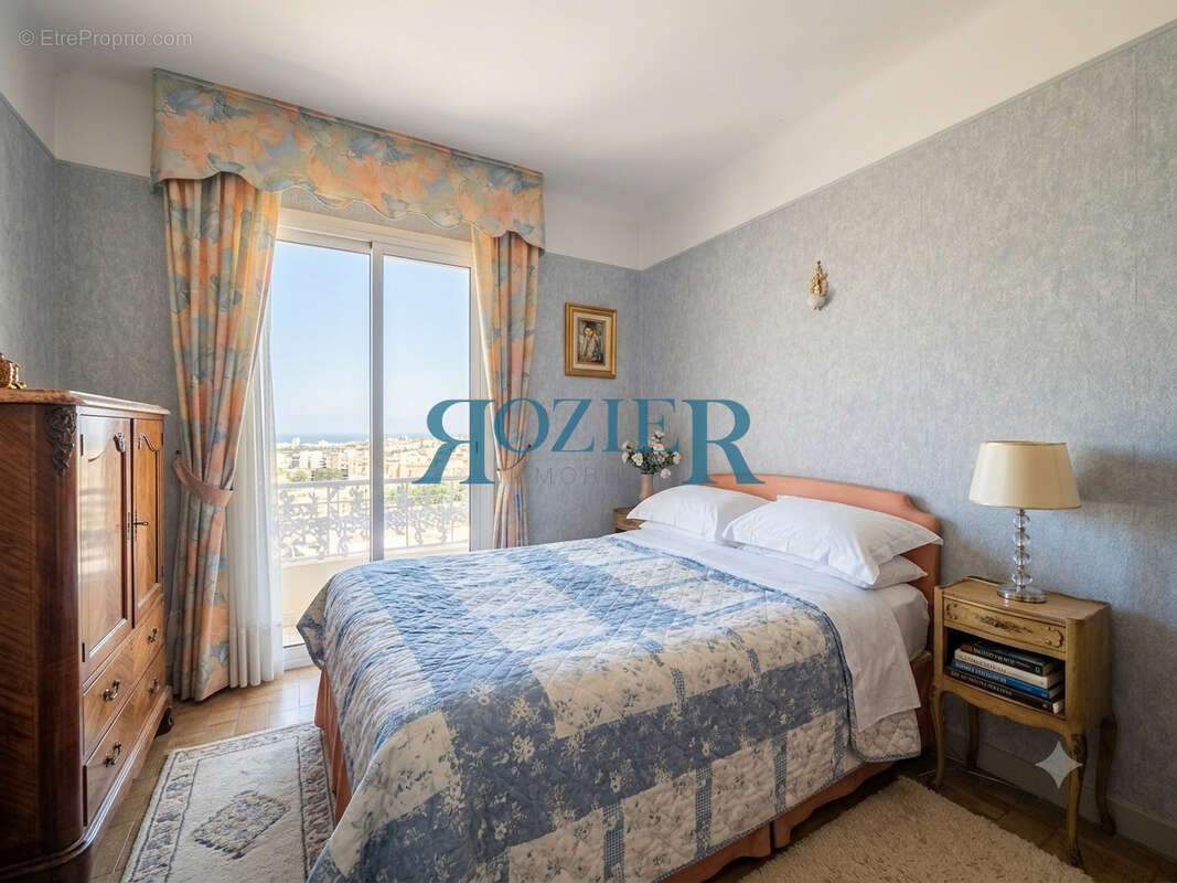 ANTIBES VUE MER PANORAMIQUE Appartement 2 Pièces 42,10 m2 Carrez + 17,75 m2 d'Extérieurs • DERNIER ETAGE - photo 5