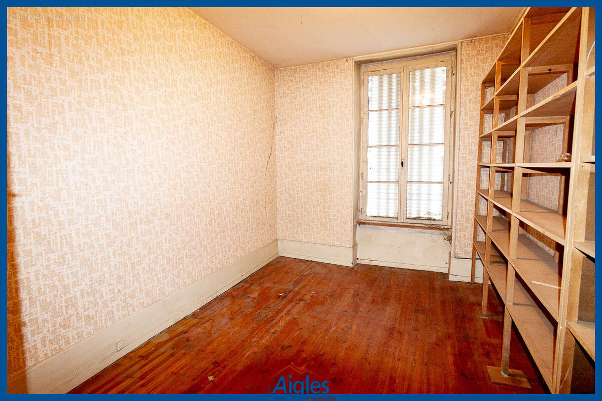 Appartement à SAINT-GERMAIN-LEMBRON