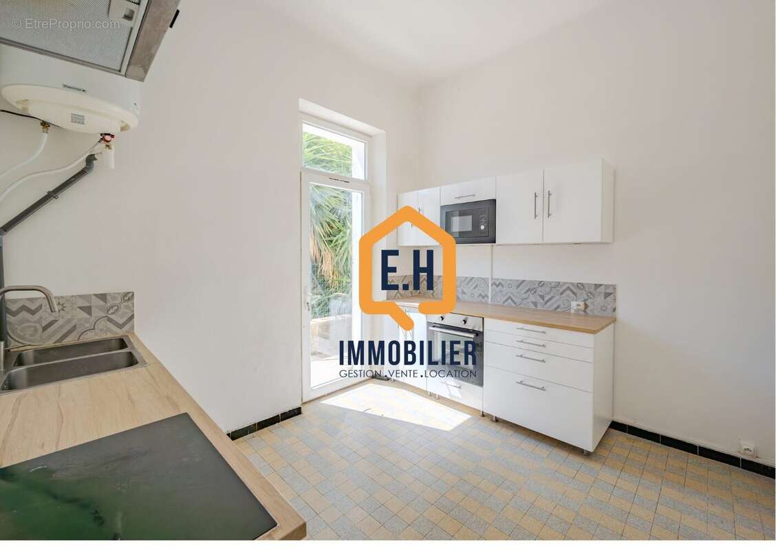 Appartement 300 m² à Toulon  - photo 3