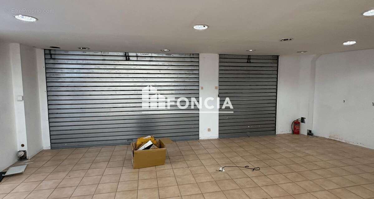 Local commercial 127 M2, quartier Saint Roch rez de chaussée avec vitrine - photo 4