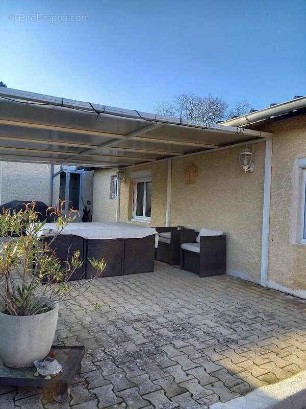   - Maison à RILLIEUX-LA-PAPE