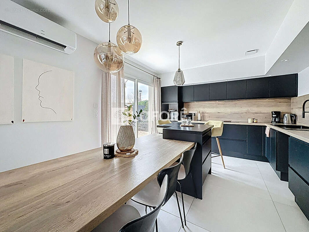 Maison à CHANOZ-CHATENAY