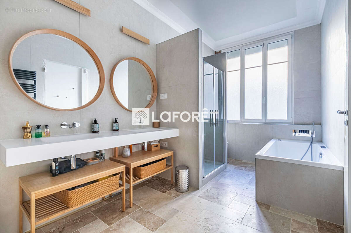 Appartement à PARIS-8E
