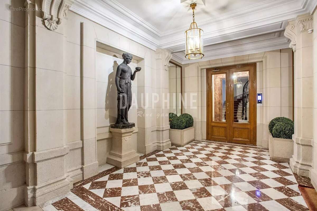 Appartement à PARIS-7E