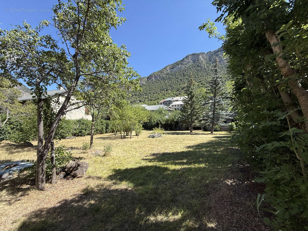 Maison familiale avec grand terrain constructible à Jausiers - photo 7