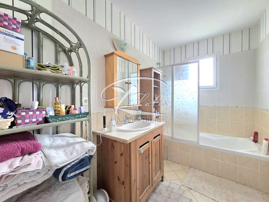 Maison 80 m² à La Lande-De-Fronsac  - photo 5