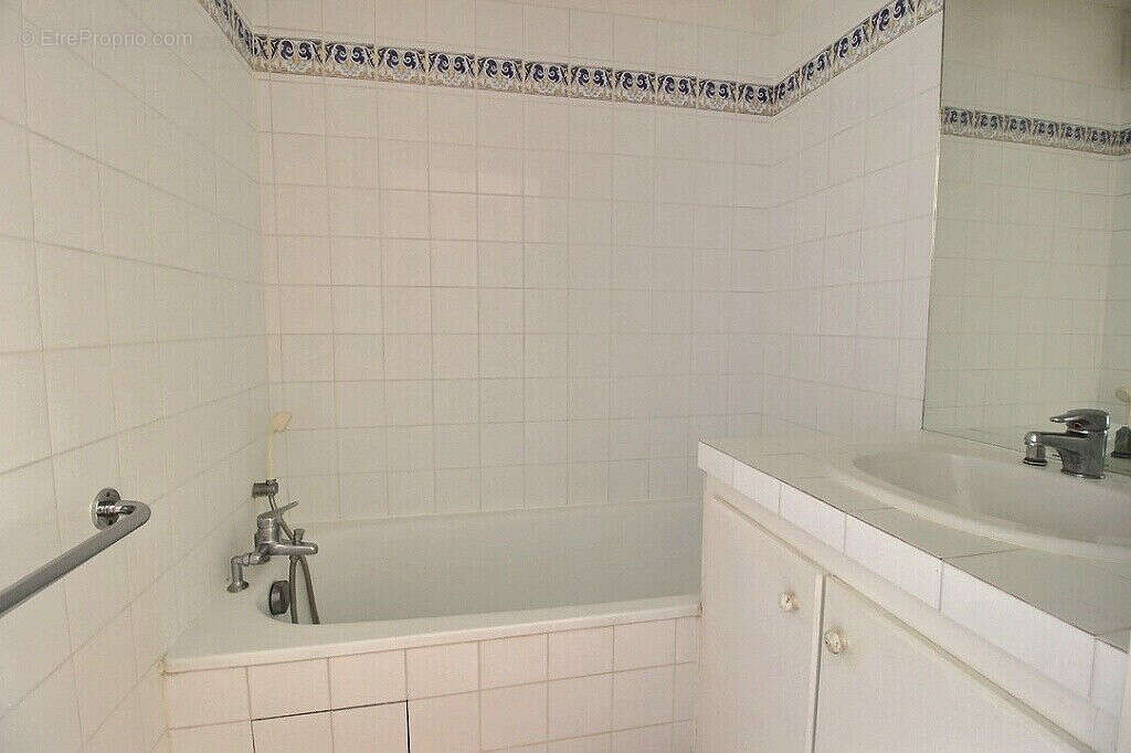 Appartement à ROQUEBRUNE-SUR-ARGENS