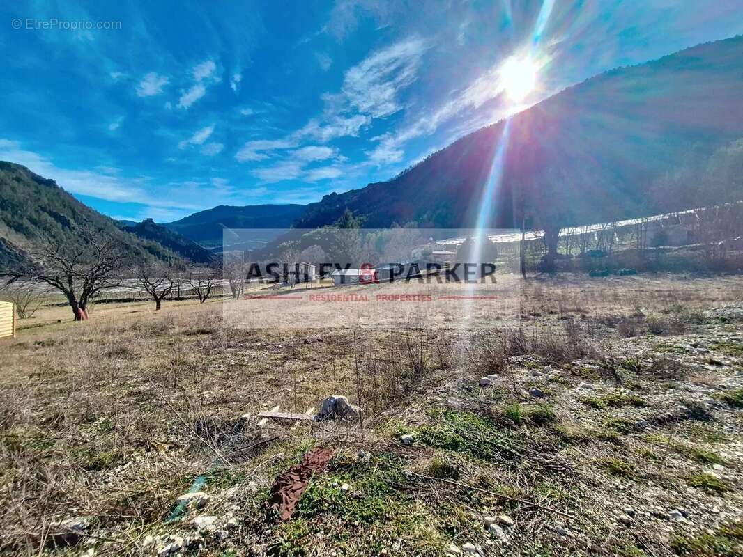 Terrain à ENTREVAUX