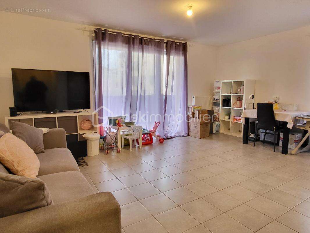 Appartement à SAVIGNY-LE-TEMPLE