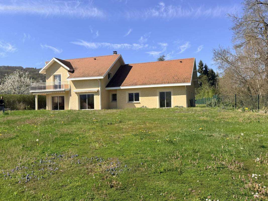Maison à SAINT-GEOIRE-EN-VALDAINE