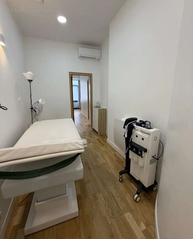 Commerce à PARIS-7E