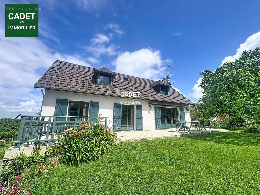 Maison 140 m² à Saint-Planchers  - photo 2