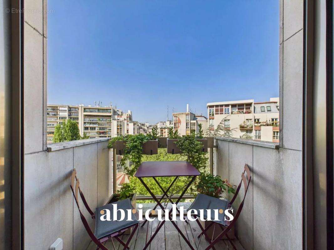 Appartement à PARIS-16E