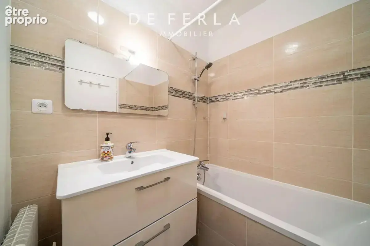 Paris XVᵉ – Appartement familial traversant avec doubles balcons et parking - photo 10