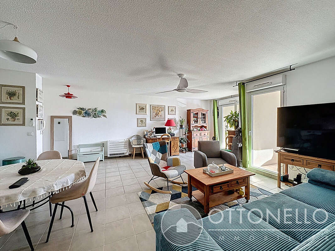 Appartement à ROQUEBRUNE-SUR-ARGENS