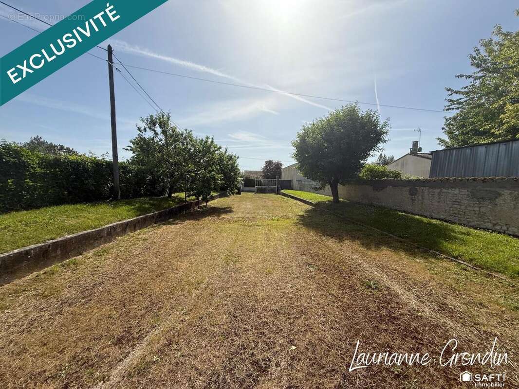 Terrain 2673 m² à La Vergne  - photo 2