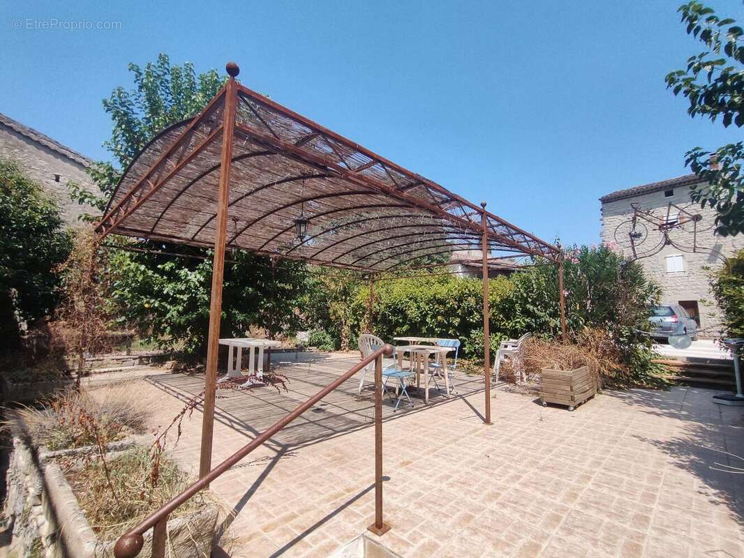 Photo 3 - Commerce à CHANDOLAS