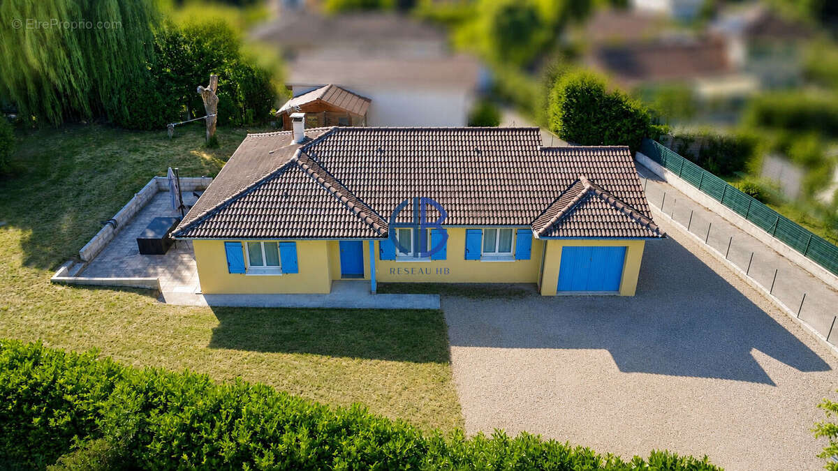 Maison à SALAGNON