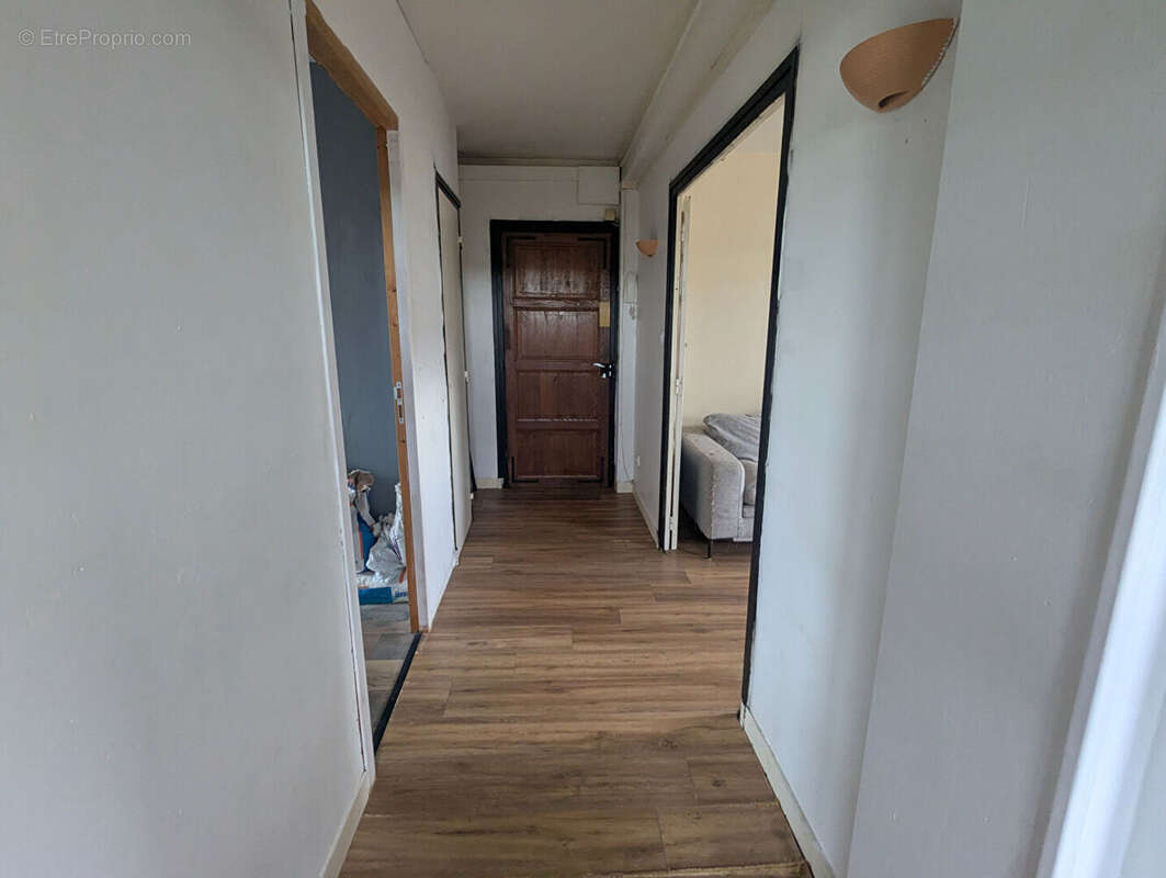 Appartement à VARENNES-VAUZELLES