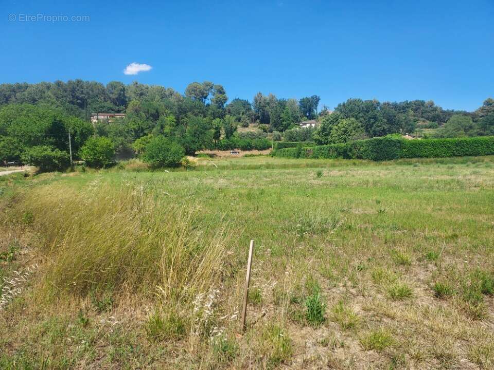 Terrain 1001 m² à Salernes  - photo 4