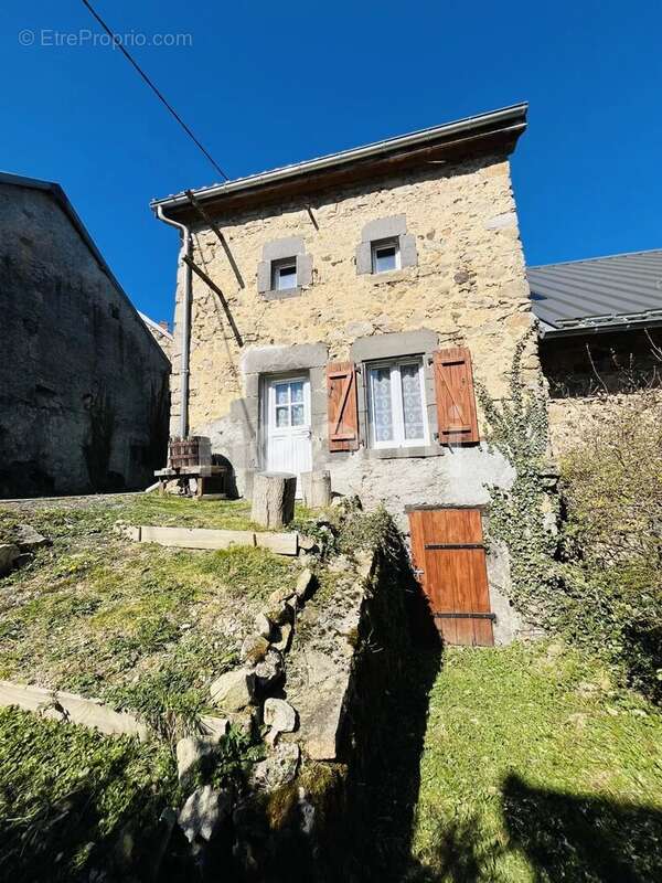 Maison à SAINT-GEORGES-DE-MONS